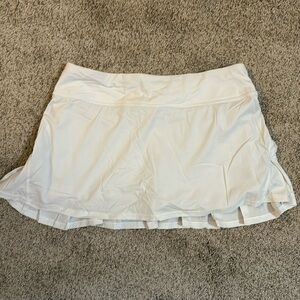 Lululemon white tennis skirt size 6